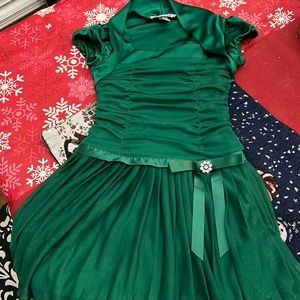 Girls holiday Philly green pleated and gathered shimmer dress Sz 5